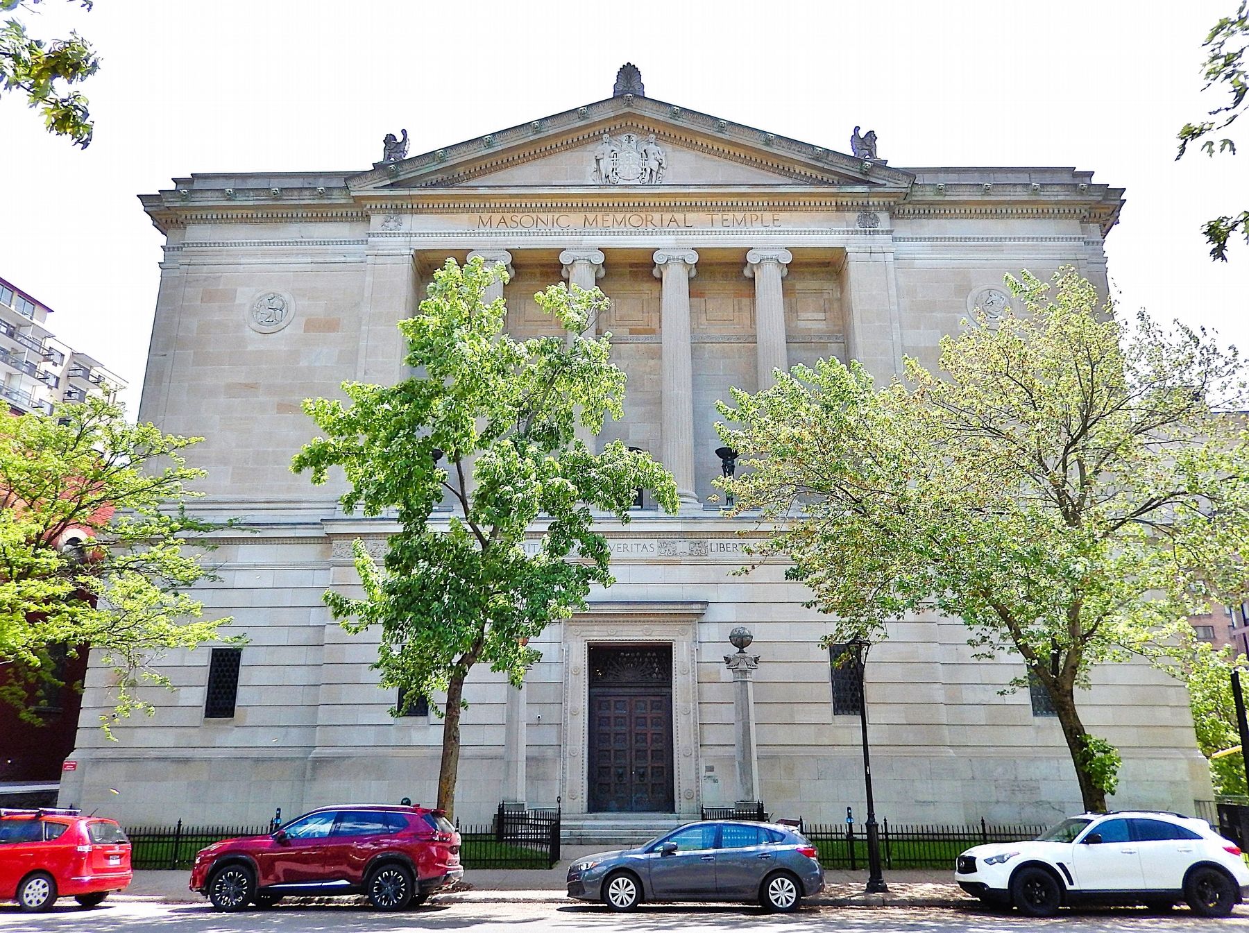 Le Temple Ma�onnique/Masonic Memorial Temple (<i>northwest/front elevation</i>) image. Click for full size.