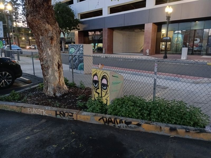 Base of marker has drawing of a face. Click for full size. Base of marker has drawing of a face image. Click for full size.