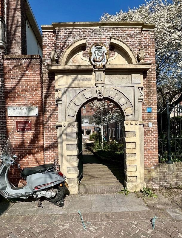 Claes Stapel Almshouse Marker - wide view image. Click for full size.