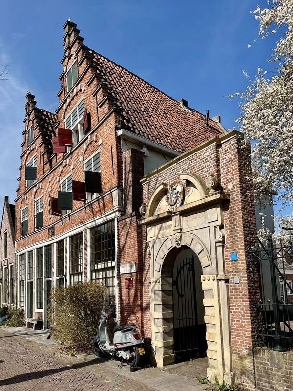 Claes Stapel Almshouse Marker - wide view image. Click for full size.