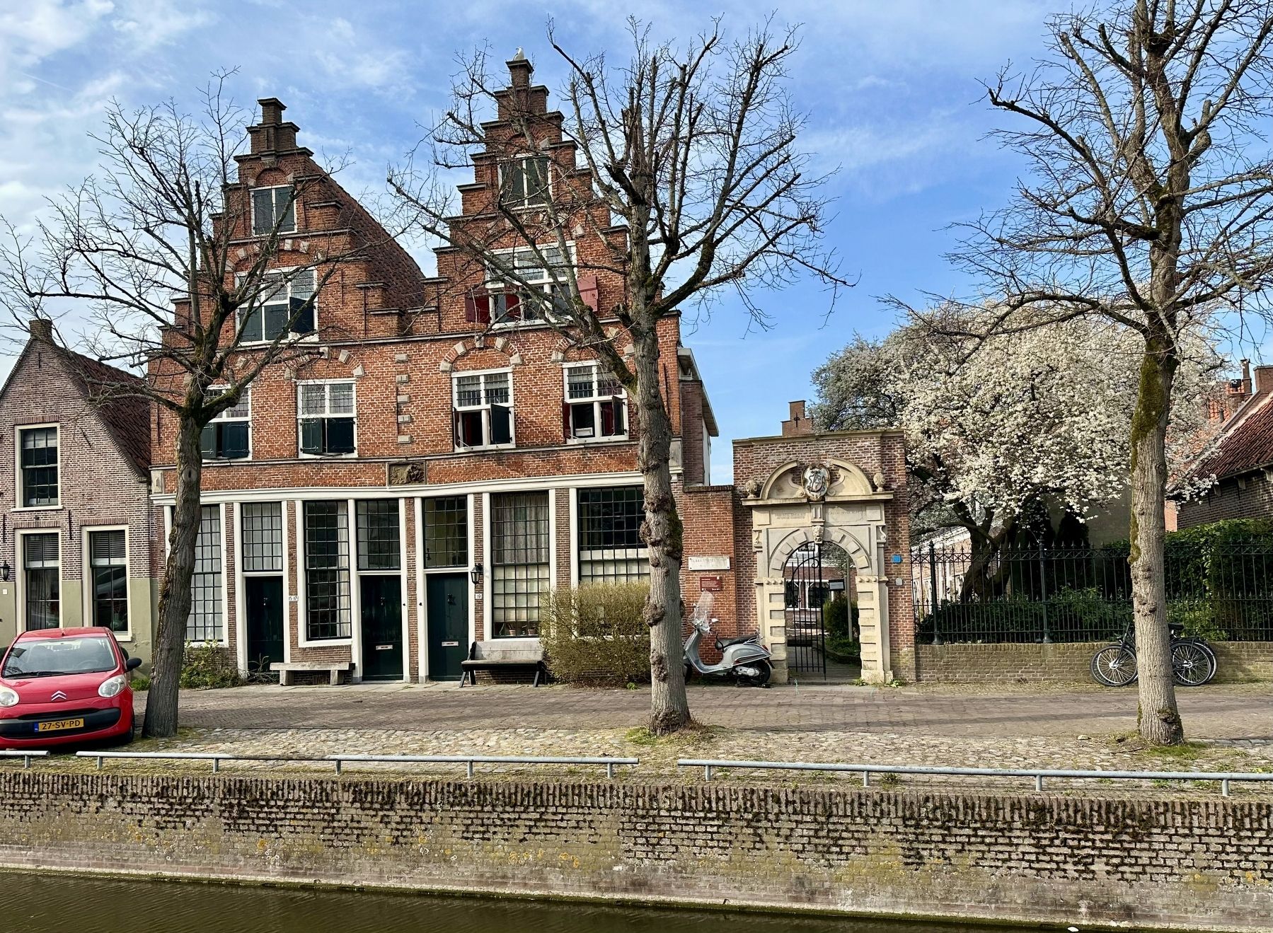 Claes Stapel Almshouse image. Click for full size.