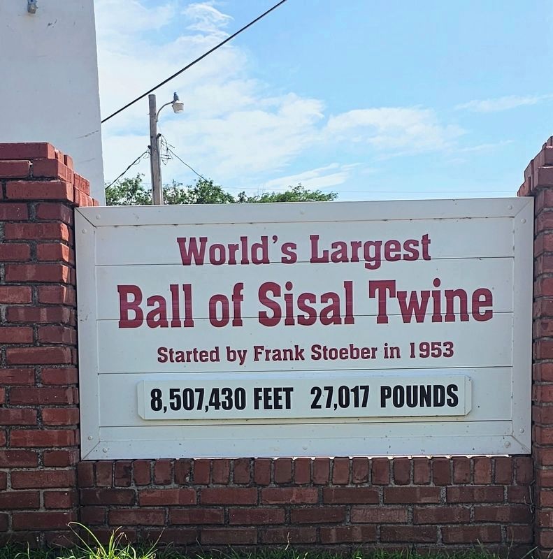 World's Largest Ball of Sisal Twine Marker image. Click for full size.