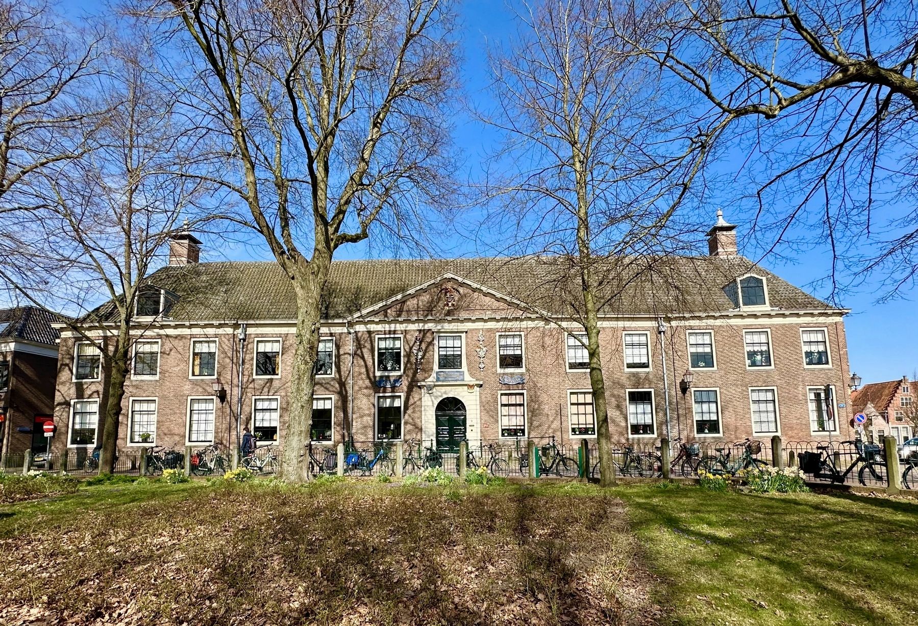 Sint Pietershof - wider view image. Click for full size.