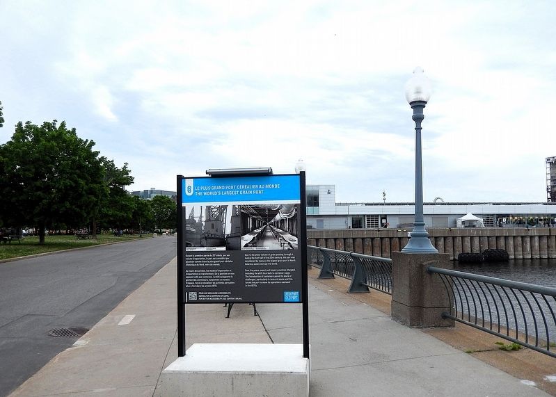 Le plus grand port c�r�alier du monde/The World's Largest Grain Port Marker image. Click for full size.