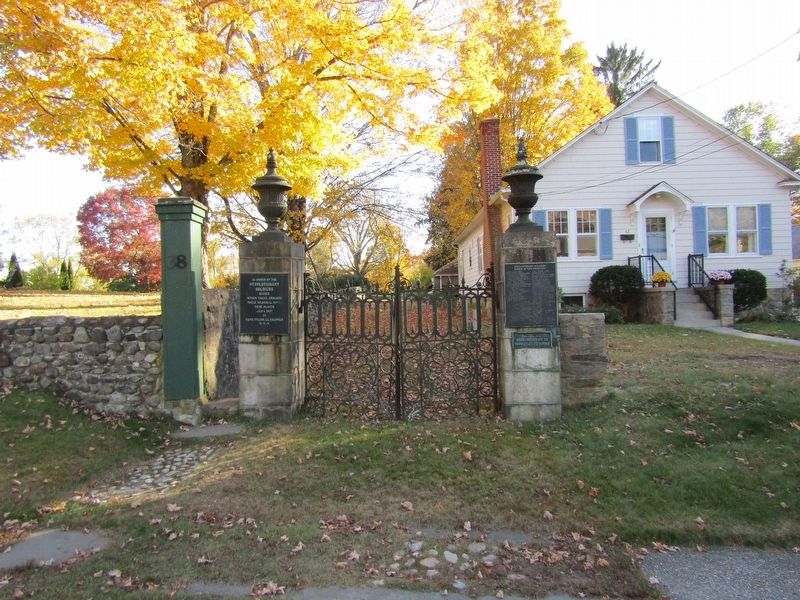 Revolutionary Soldiers Memorial Gates image. Click for full size.