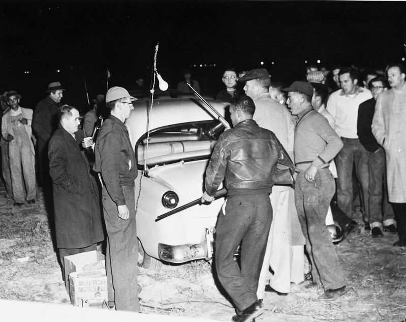 Lumbees Confronting Klansmen at Hayes Pond Cornfield image. Click for full size.
