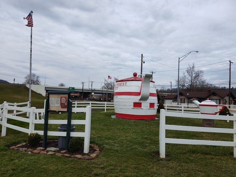 World's Largest Teapot. Click for full size. World's Largest Teapot image. Click for full size.