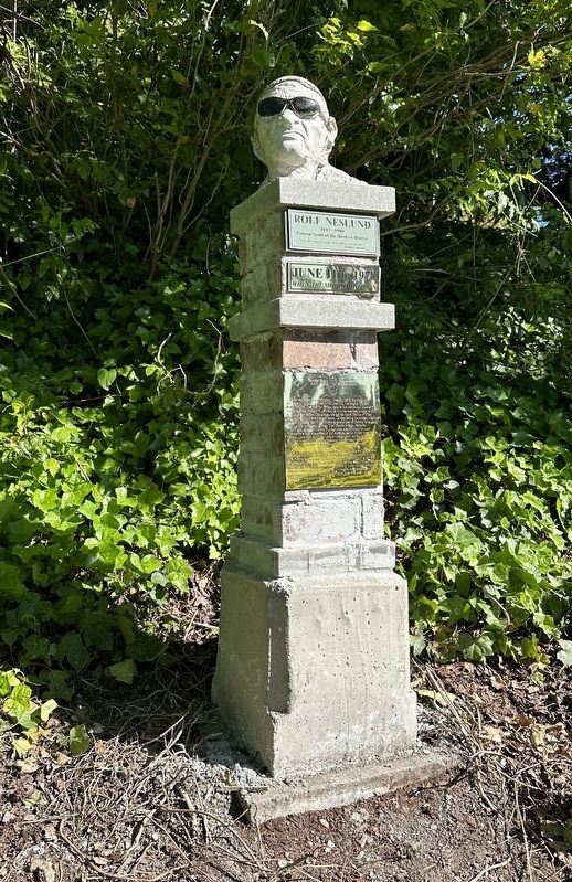 Rolf Neslund Bust and Marker image. Click for full size.