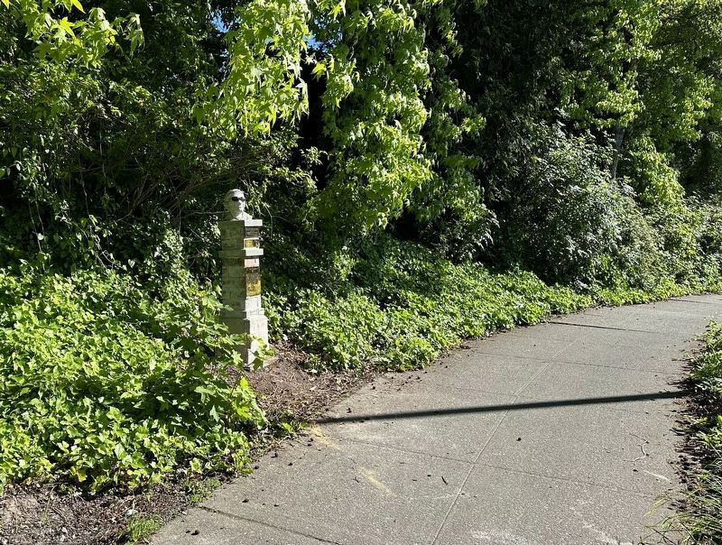 Rolf Neslund Bust and Marker - wide view image. Click for full size.