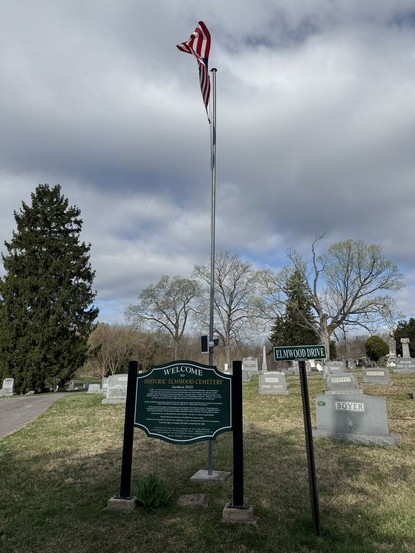 Welcome to Historic Elmwood Cemetery Marker image. Click for full size.