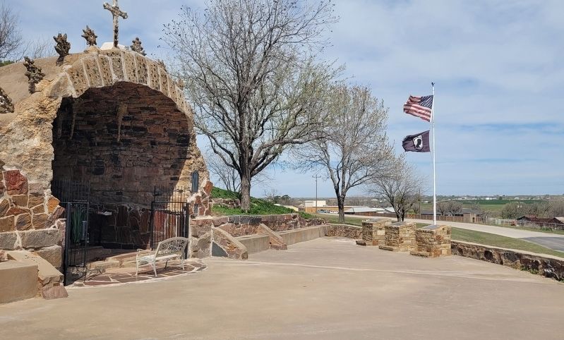The view of the three memorials at the front of St. Mary's Catholic Church image. Click for full size.