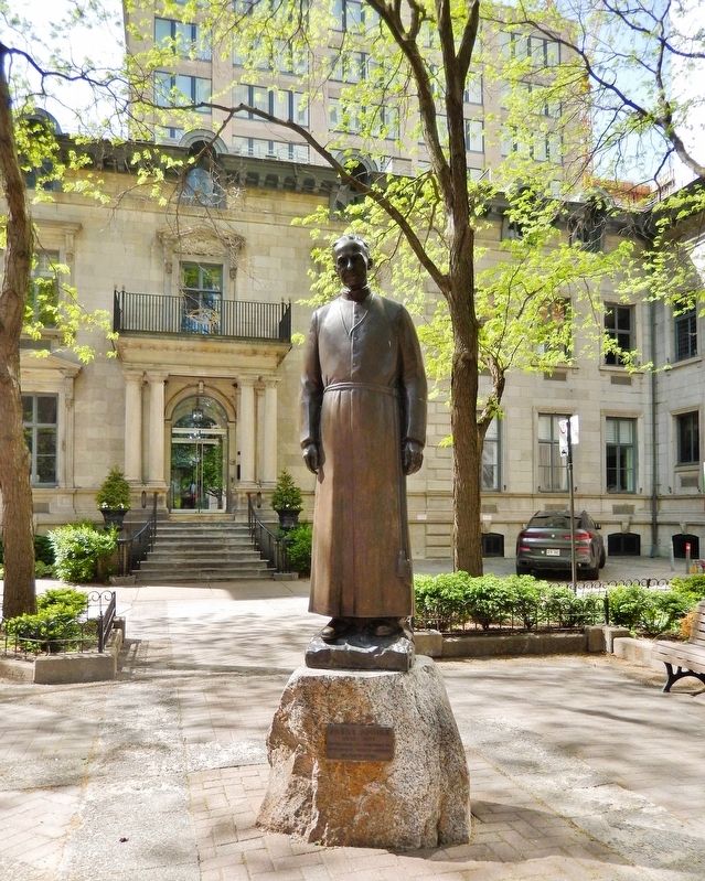 Frère André Statue. Click for full size. Frère André Statue image. Click for full size.