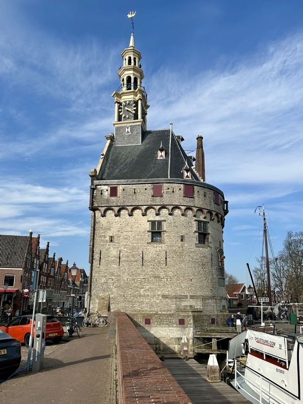 Hoofdtoren / Main Tower - as seen from the south. Click for full size. Hoofdtoren / Main Tower - as seen from the south image. Click for full size.