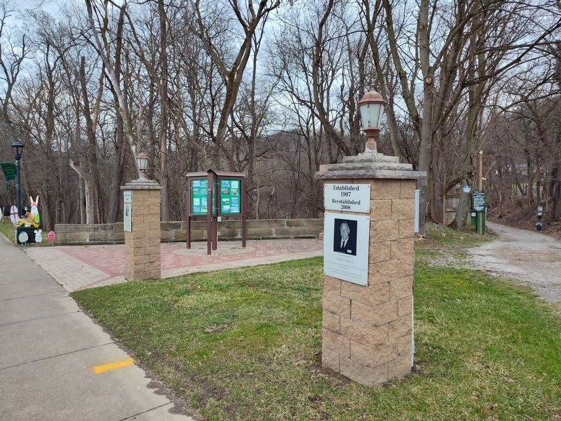Laurel Hollow Park. Click for full size. Laurel Hollow Park image. Click for full size.