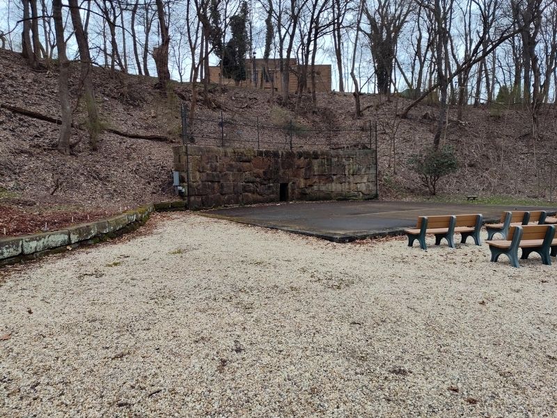 The Bears' Den Amphitheatre Marker image. Click for full size.
