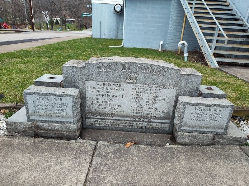 Lest We Forget Marker. Click for full size. Lest We Forget Marker image. Click for full size.