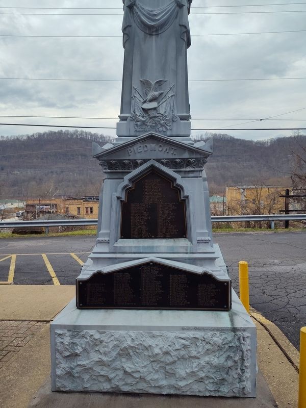 Hancock County Civil War Memorial image. Click for full size.