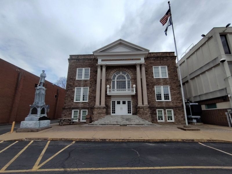 Hancock County Courthouse image. Click for full size.