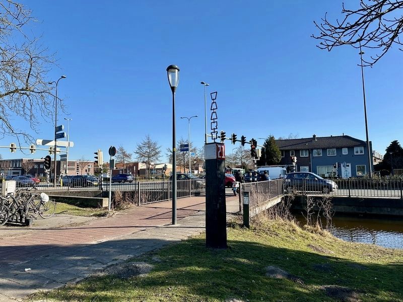Vaart / Haarlem canal and towpath marker - wider view image. Click for full size.