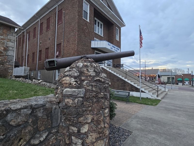 Side view of Memorial and Cannon, Masonic Lodge in the background image. Click for full size.