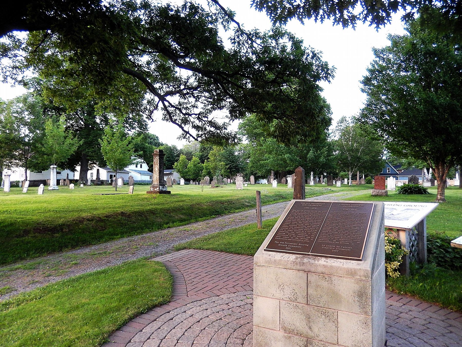 The Old Protestant Burying Ground / L'ancien cimeti�re protestant Marker image. Click for full size.