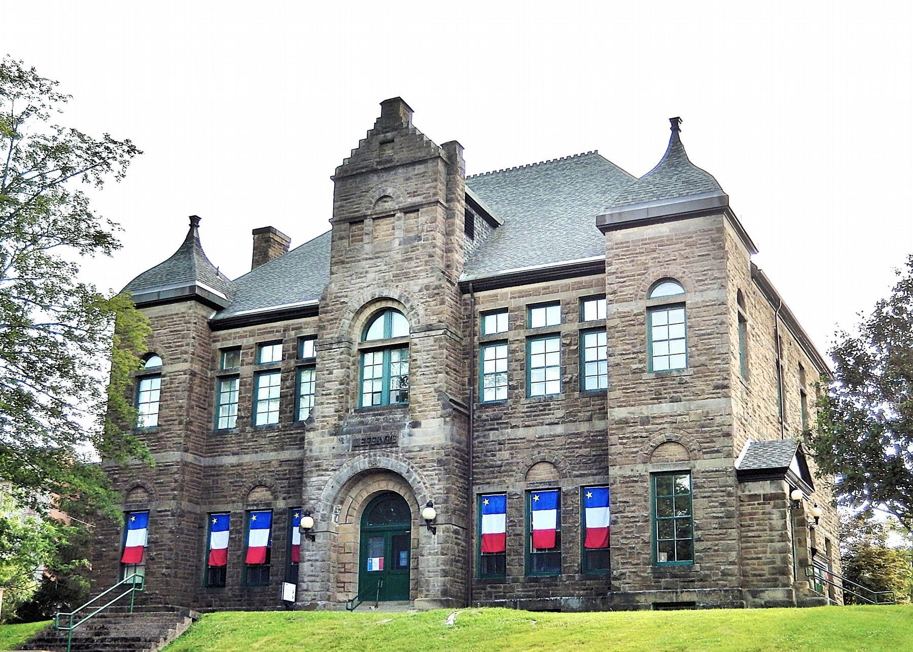 Monument Lefebvre (east/front elevation) image. Click for full size.