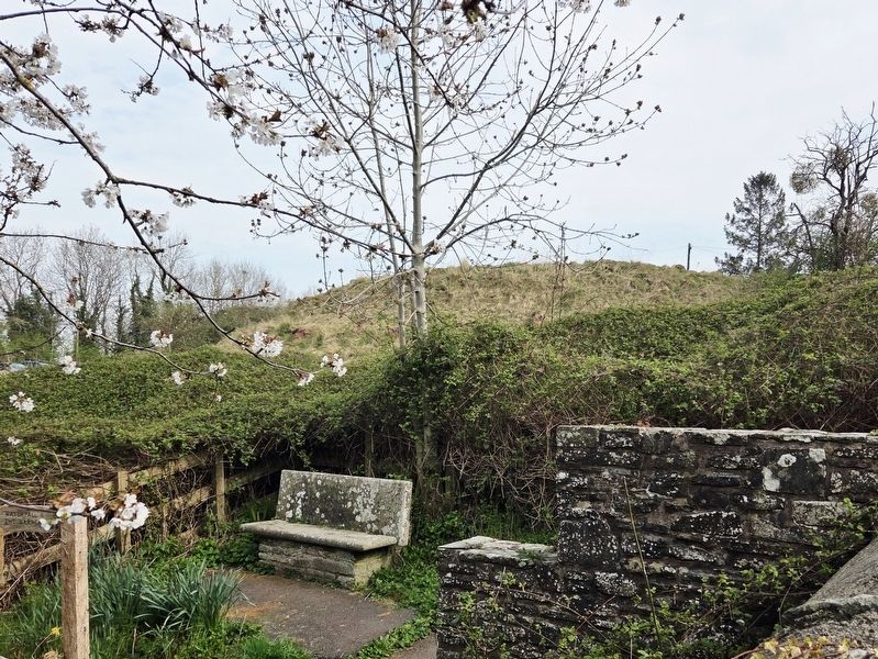 Hay Motte. Click for full size. Hay Motte image. Click for full size.