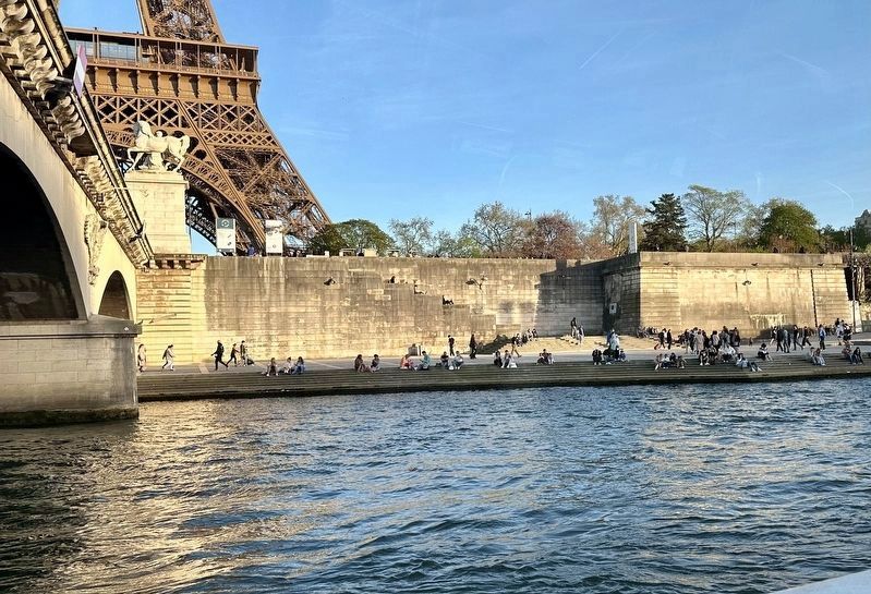 Edmond Széchenyi marker - river view, showing the Port de Suffren area on the Seine River. Click for full size. Edmond Széchenyi marker - river view, showing the Port de Suffren area on the Seine River image. Click for full size.