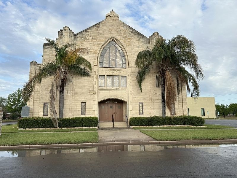 First Baptist Church of Raymondville image. Click for full size.