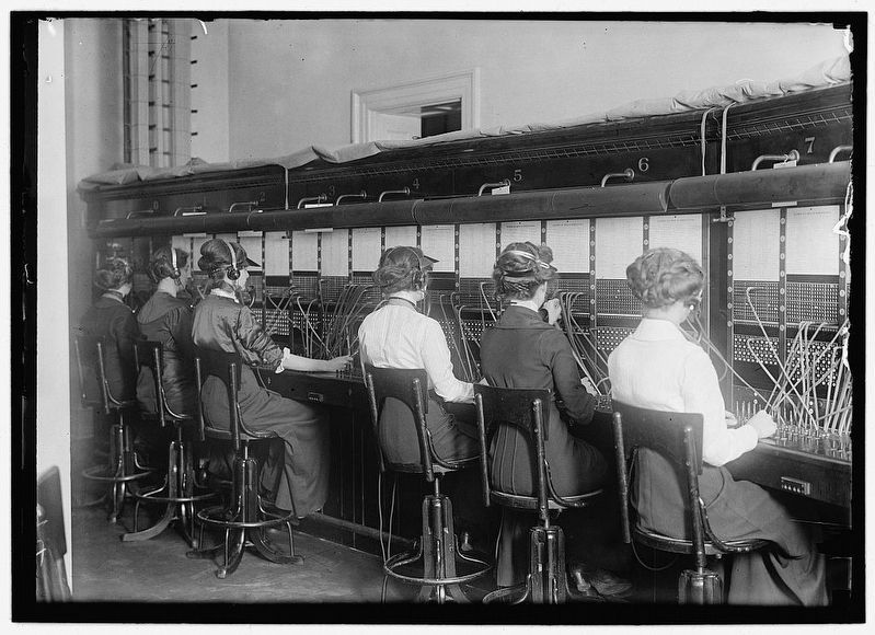Telephone Operators (�Hello Girls�) image. Click for full size.
