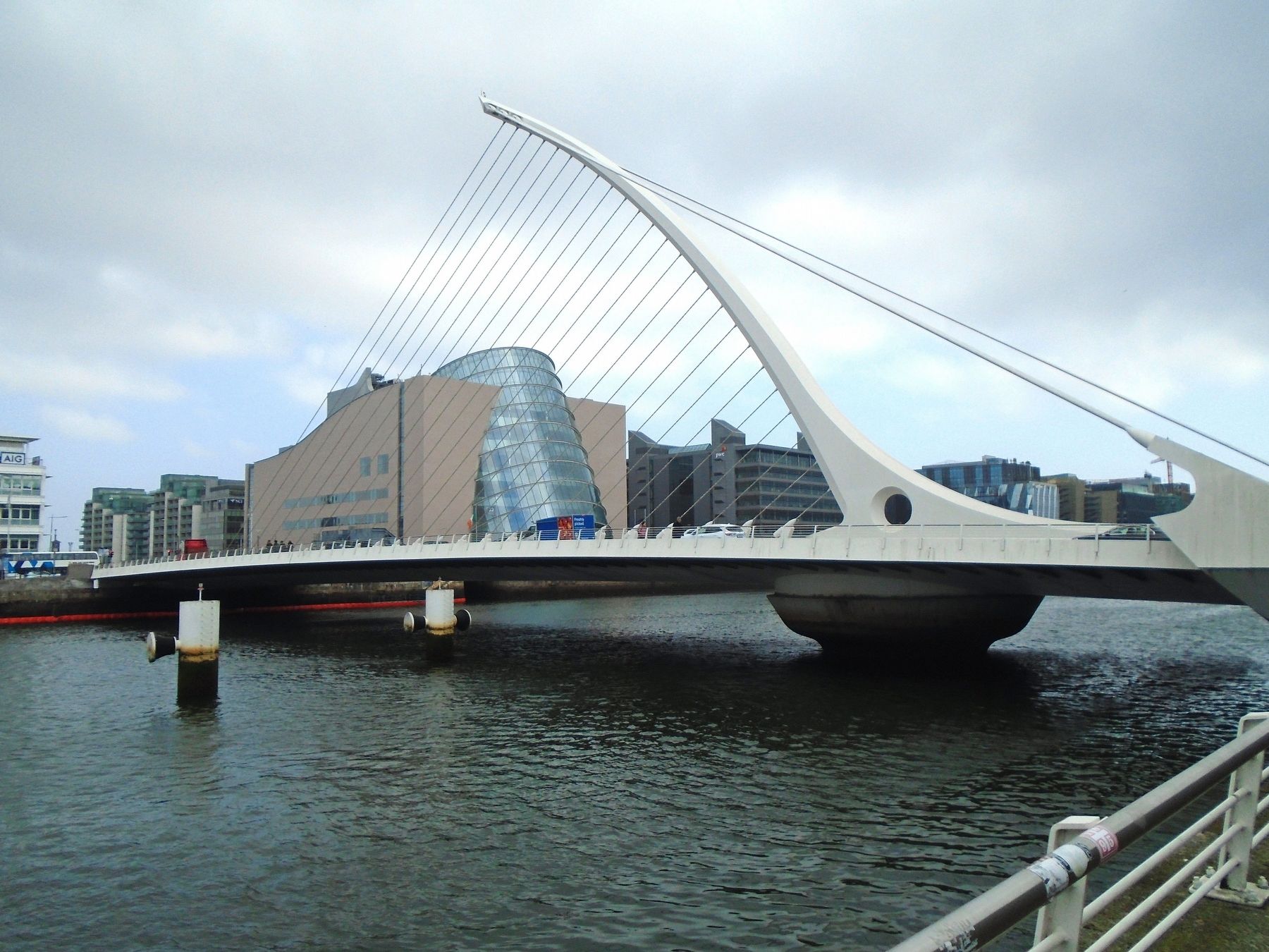 Samuel Beckett Bridge image. Click for full size.