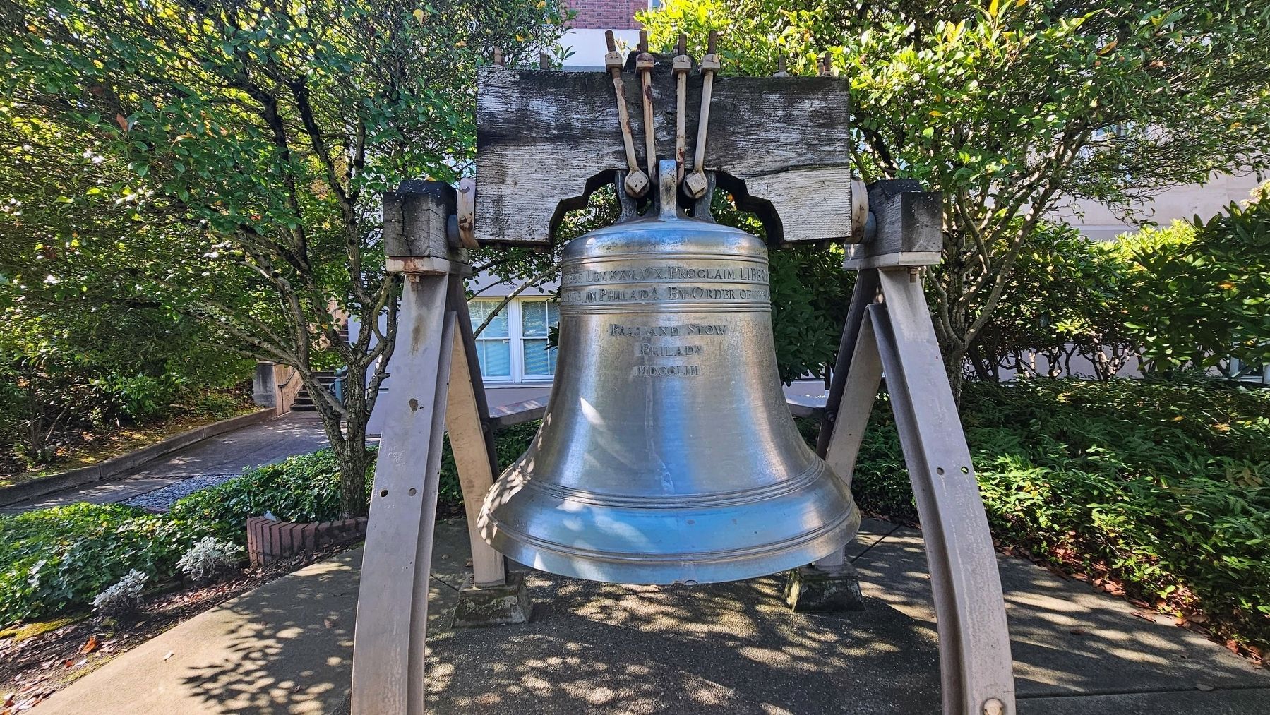 Washington's Liberty Bell Replica. Click for full size. Washington's Liberty Bell Replica image. Click for full size.