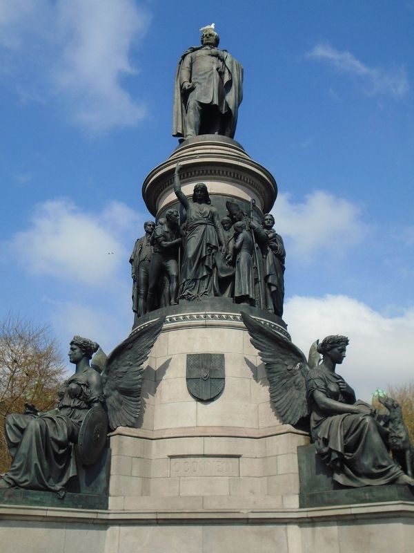 O'Connell Monument image. Click for full size.