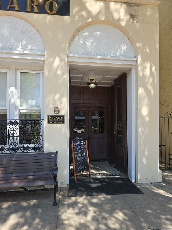 Old Newberry Bank Marker to the left of the entrance to Figaro. Click for full size. Old Newberry Bank Marker to the left of the entrance to Figaro image. Click for full size.