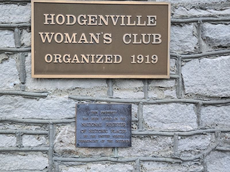 Hodgenville Women's Club Marker image. Click for full size.