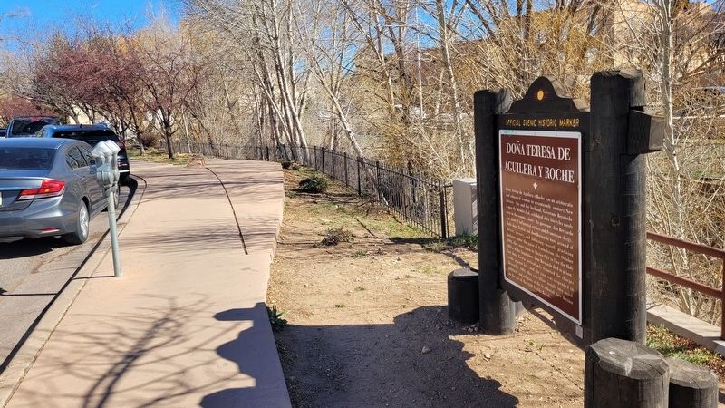The view of the Do�a Teresa de Aguilera y Roche Marker along the street image. Click for full size.