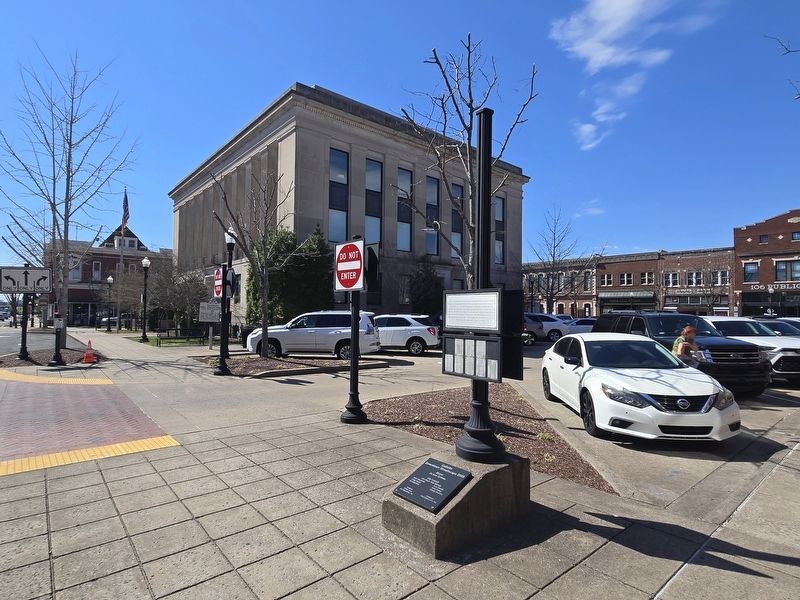 Downtown Square Marker. Sumner County Courthouse & Public Square in the background image. Click for full size.
