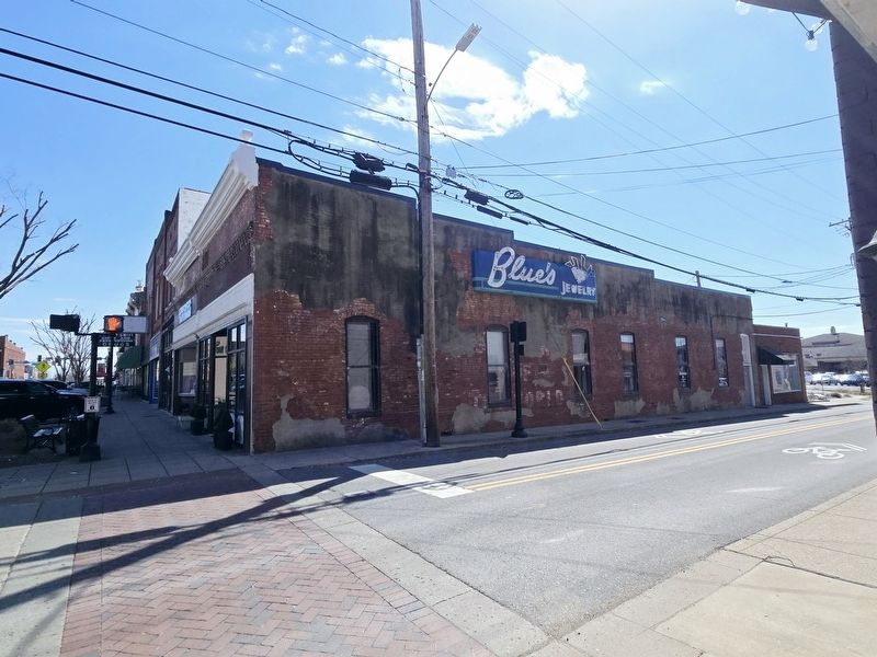Full view of the building which formerly housed Blue's Jewelry Store image. Click for full size.
