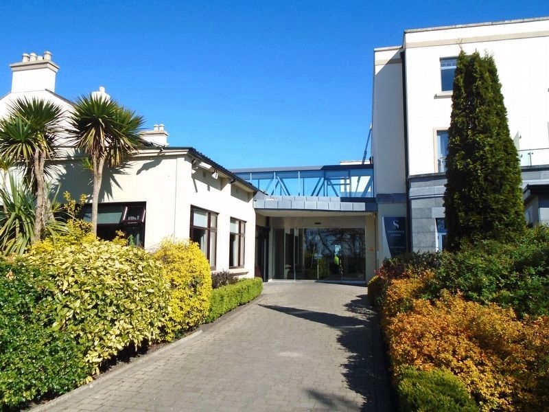 The Shamrock Lodge Hotel Entrance image. Click for full size.