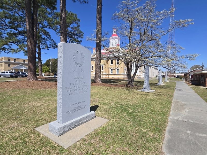 Vietnam Veterans Memorial near the Duplin County Courthouse. Click for full size. Vietnam Veterans Memorial near the Duplin County Courthouse image. Click for full size.