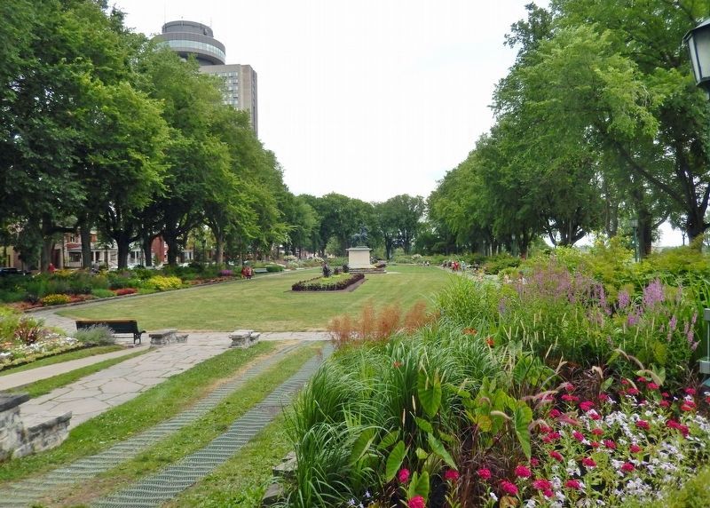 Jardin Jeanne d'Arc / Joan of Arc Garden image. Click for full size.