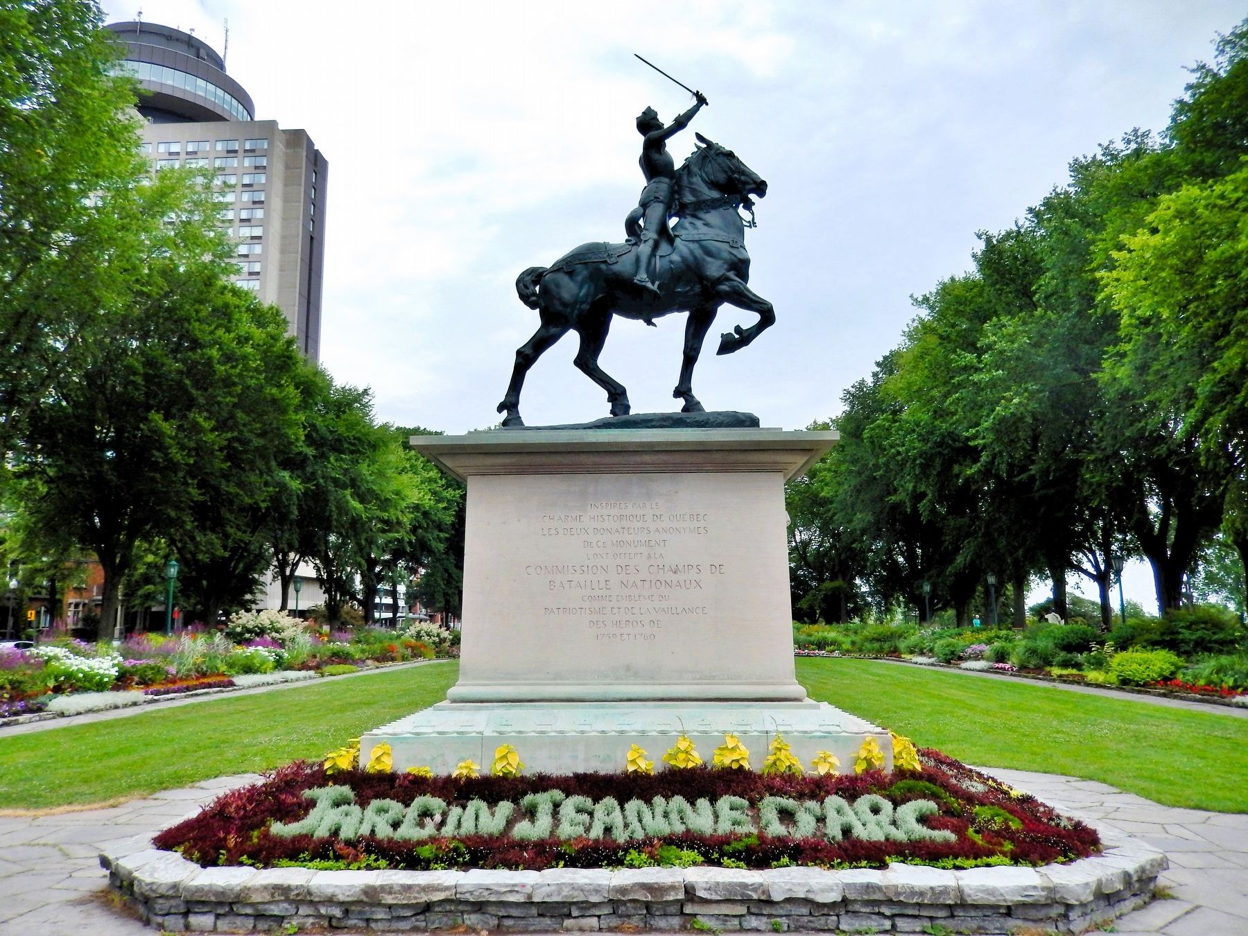 Jardin Jeanne d'Arc / Joan of Arc Monument image. Click for full size.