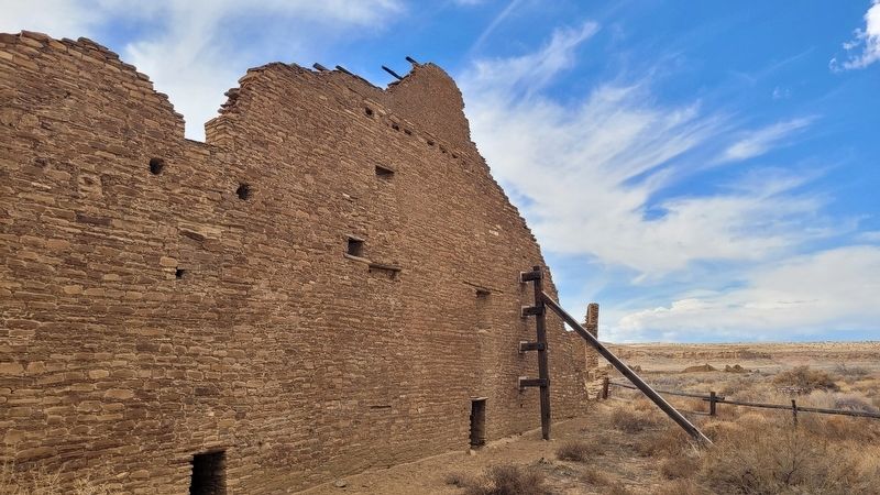 Back wall at Pueblo Bonito. Click for full size. Back wall at Pueblo Bonito image. Click for full size.