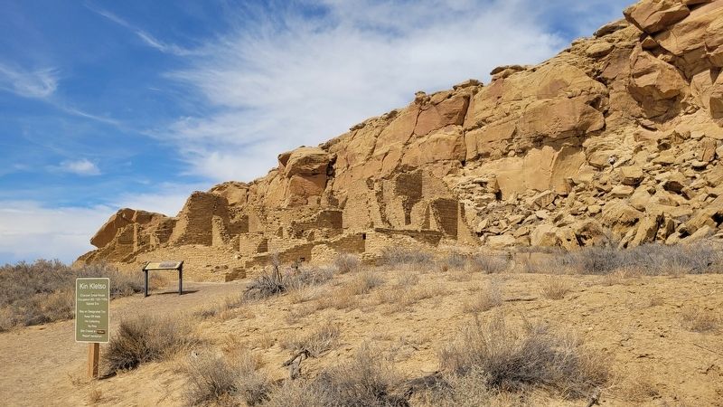 The view of the Kin Kletso and Marker along the trail. Click for full size. The view of the Kin Kletso and Marker along the trail image. Click for full size.