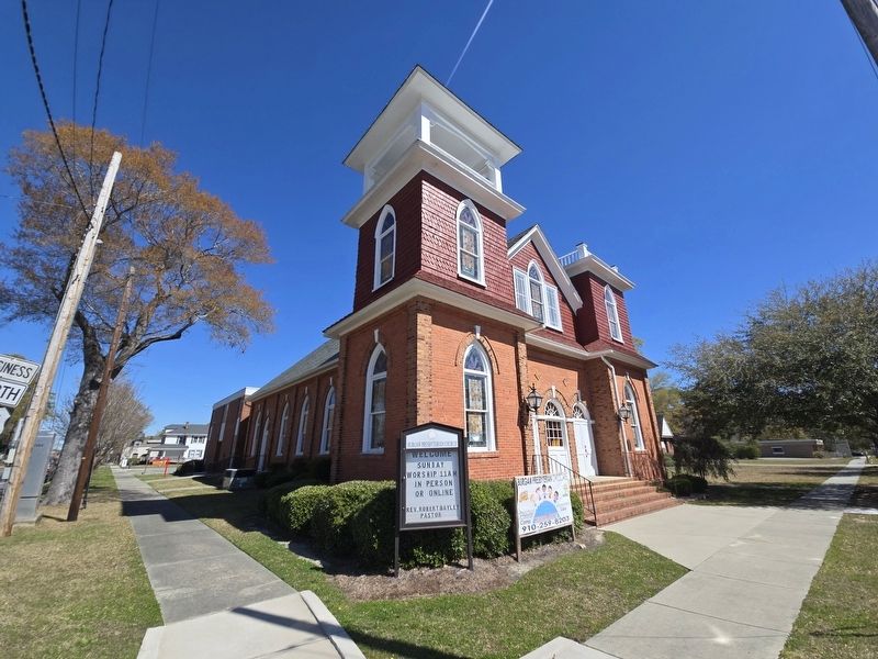 Corner view of Burgaw Presbyterian Church image. Click for full size.