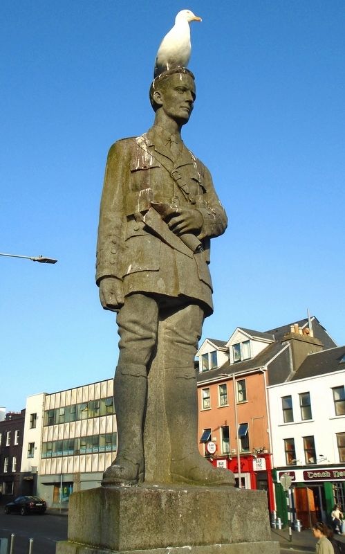 <lang=ga>Liam Ó Maoilíosa</lang=ga> Statue. Click for full size. <lang=ga>Liam Ó Maoilíosa</lang=ga> Statue image. Click for full size.
