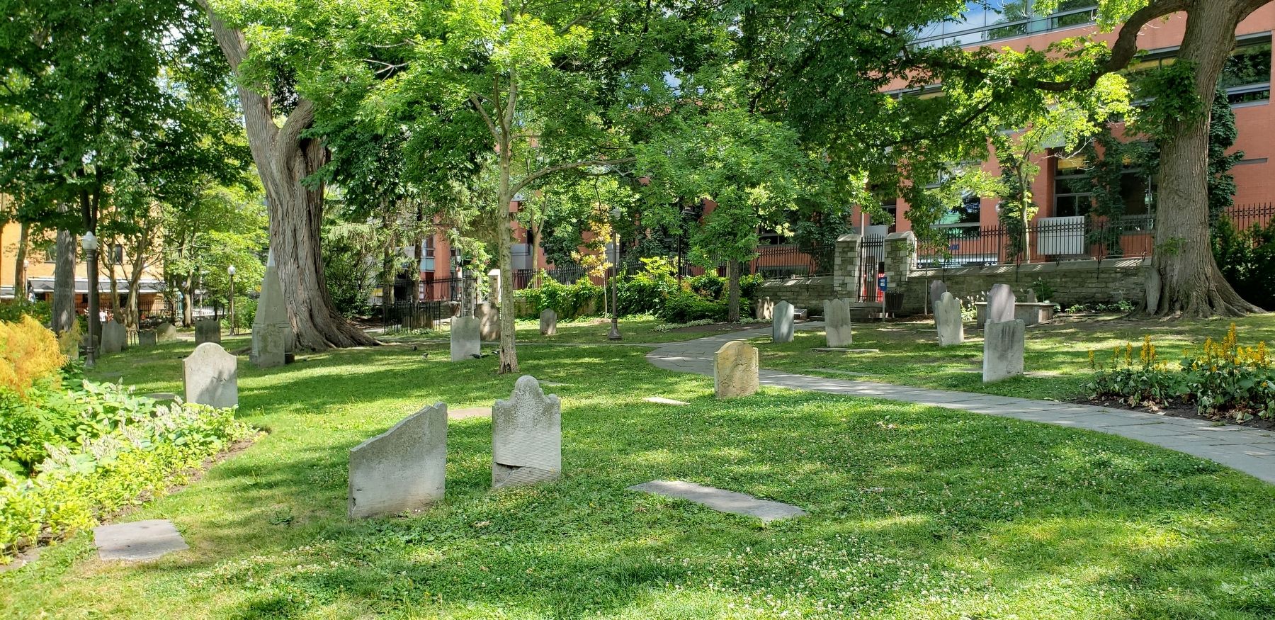 Parc Saint Matthew / Cimeti�re de l'�glise Saint-Matthew image. Click for full size.