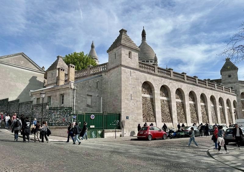 Le parc d’artillerie de Montmartre Marker - wide view. Click for full size. Le parc d’artillerie de Montmartre Marker - wide view image. Click for full size.