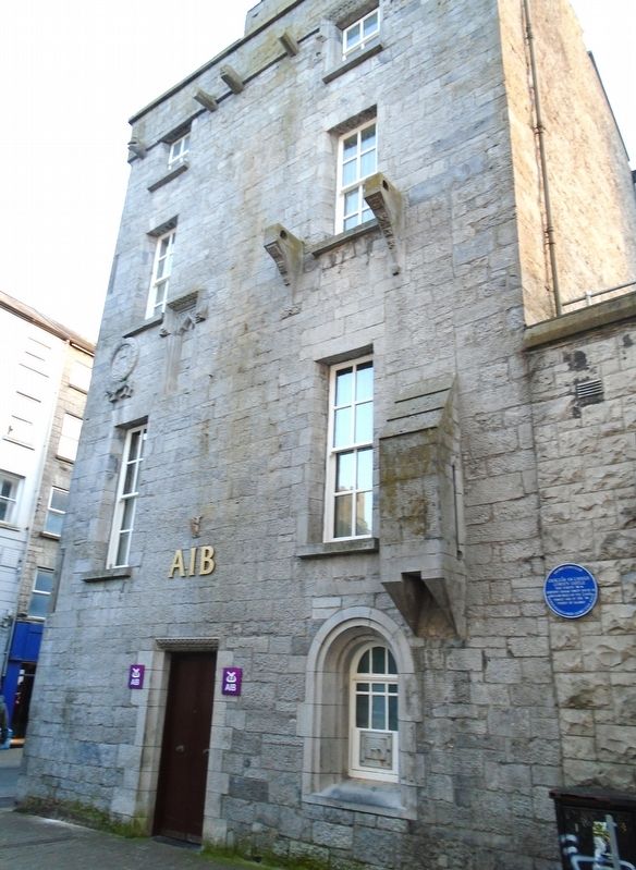 Lynch's Castle/Caisleán an Linsigh and Marker. Click for full size. Lynch's Castle/Caisleán an Linsigh and Marker image. Click for full size.