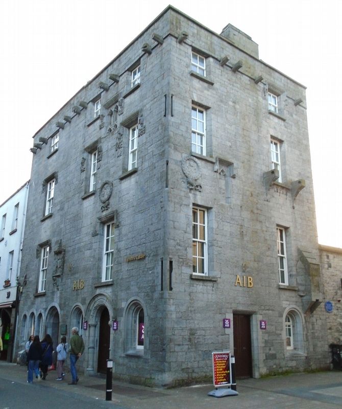 Lynch's Castle/Caisleán an Linsigh and Marker. Click for full size. Lynch's Castle/Caisleán an Linsigh and Marker image. Click for full size.
